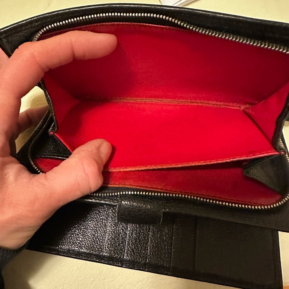 BVLGARI black leather wallet. GUC. Snap and zippers work. 8 credit card slots - Picture 4 of 16